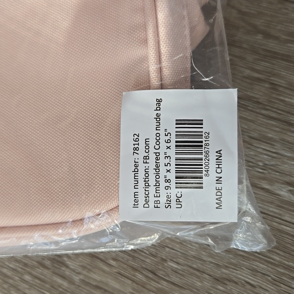 FENTY BEAUTY BAECATION GETAWAY Embroidered Coco nude bag - Picture 8 of 12